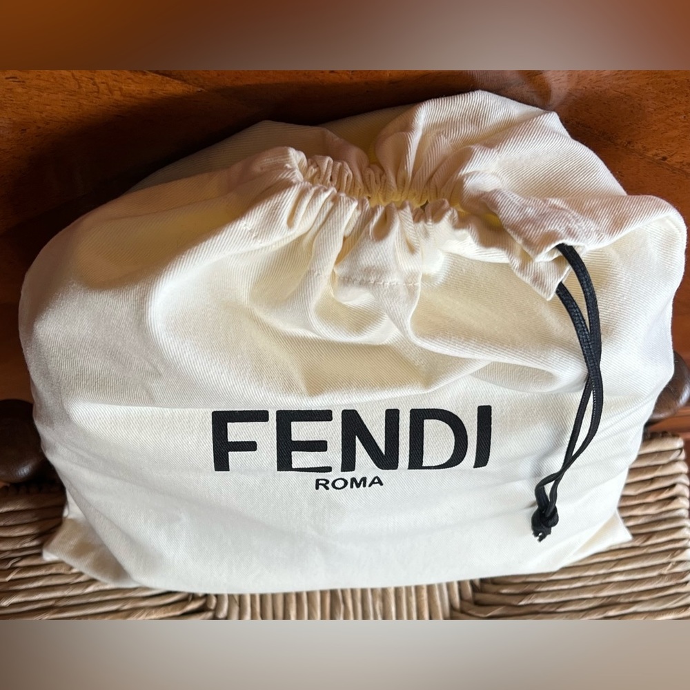 🌟 FENDI 🌟 BAG 🌟 - Picture 5 of 6